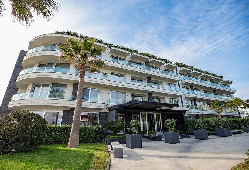 Отель & Resort Tre Fontane Luxury