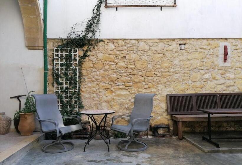 Le Mat Hostel