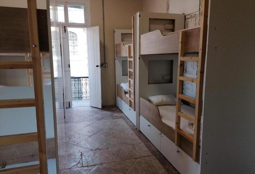 Le Mat Hostel