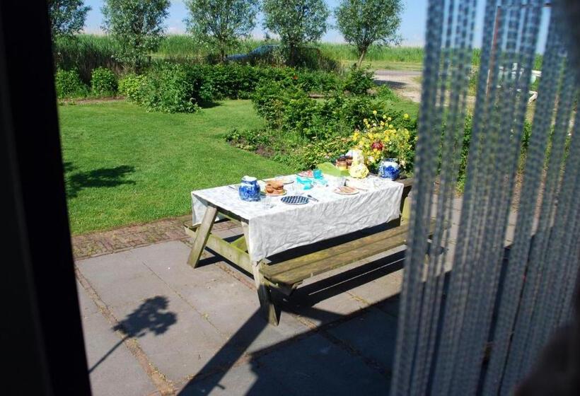 تختخواب و صبحانه Bed In Waterland