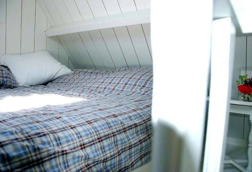 تختخواب و صبحانه Bed In Waterland