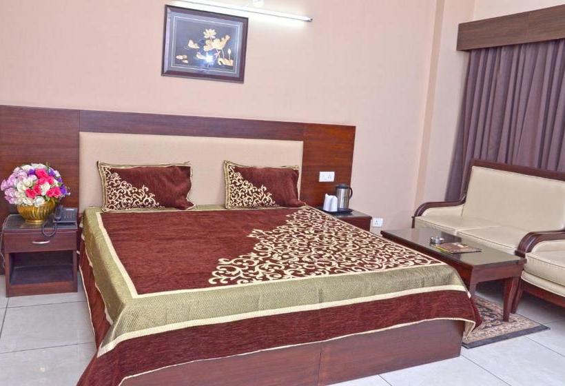 ホテル Shikhar & Restaurant