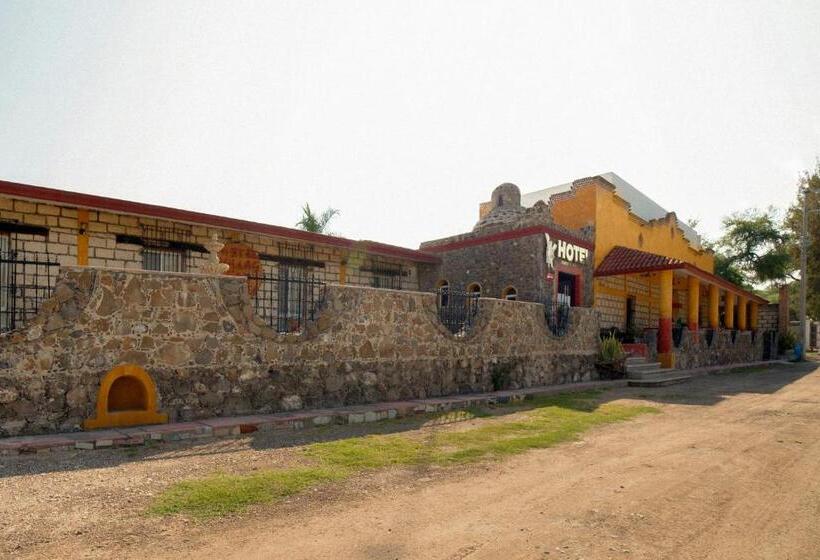هتل Villas De San Miguel Media Luna