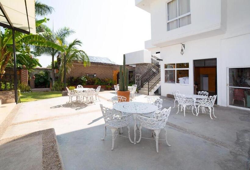 هتل Villas De San Miguel Media Luna