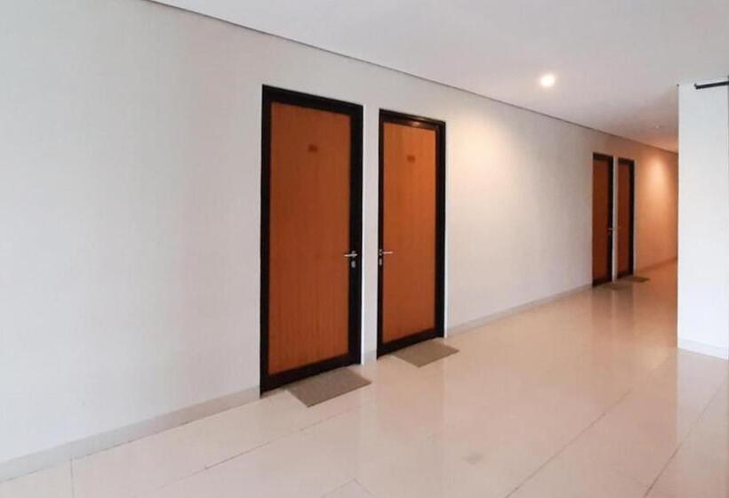بنسيون Reddoorz Plus @ Bitung City Center