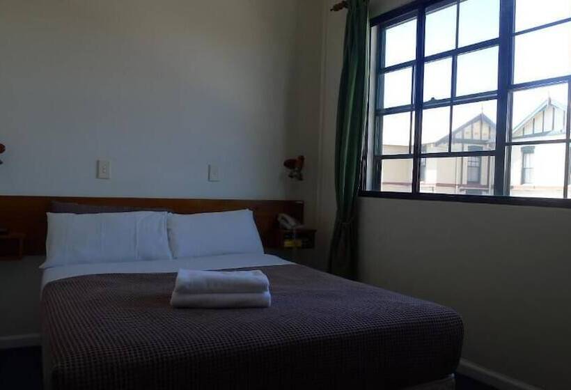 Watersedge Motel