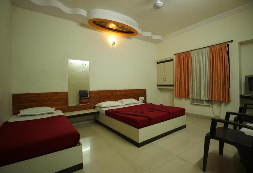 هتل Laxmibai Palace