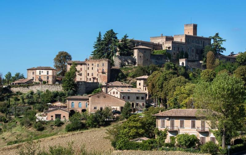 هتل Antico Borgo Di Tabiano Castello Relais De Charme