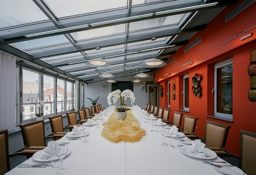 Avalon Hotel & Conferences