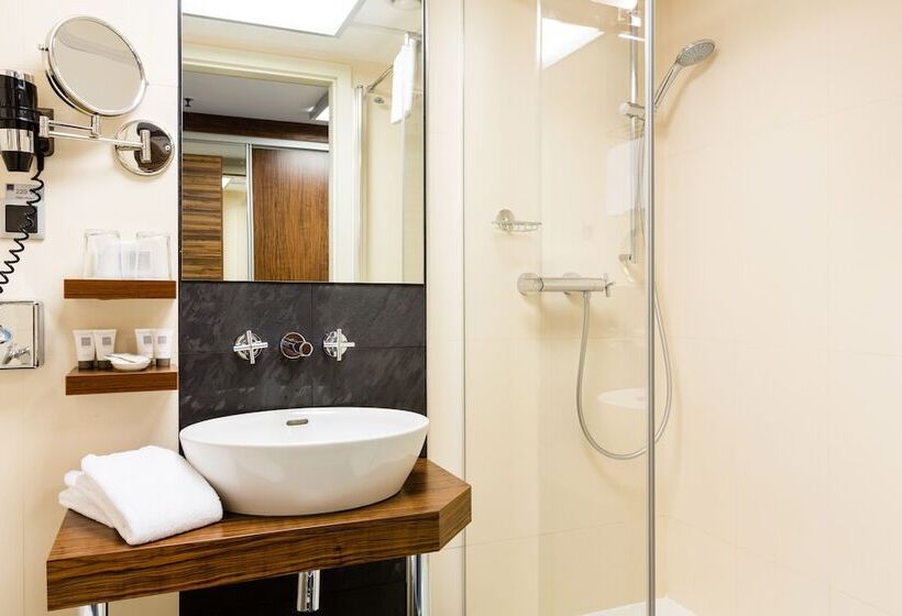 Avalon Hotel & Conferences