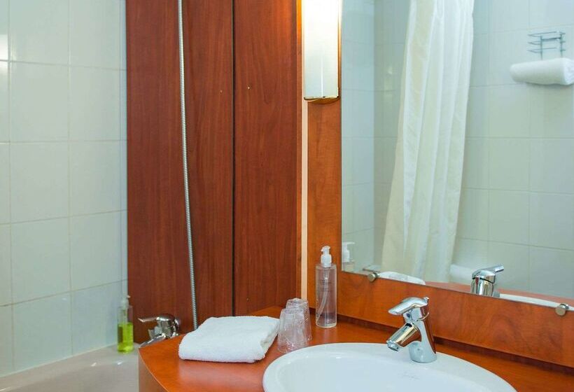 Brit Hotel Nantes Vigneux   L Atlantel