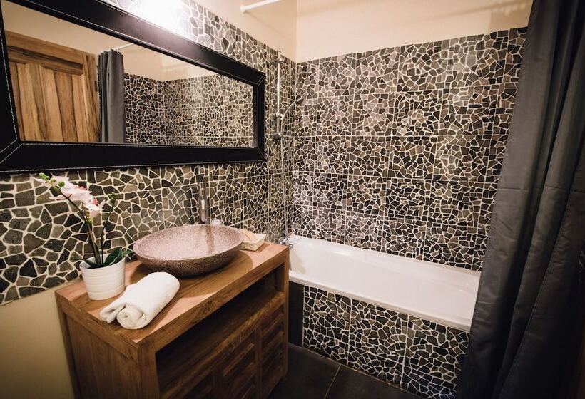 בית מלון כפרי Hôtel Domaine Le Milos