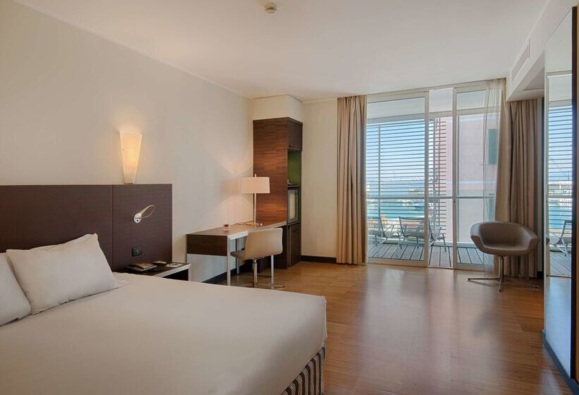 هتل NH Savona Darsena