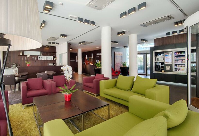 هتل NH Savona Darsena