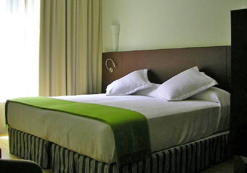 هتل NH Savona Darsena