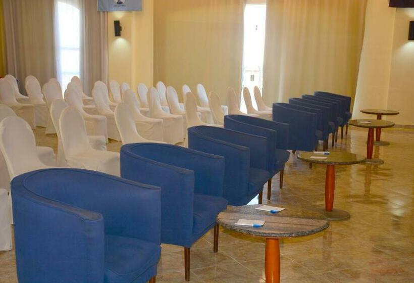 هتل Royal Lagoons Resort & Aqua Park Families And Couples Only