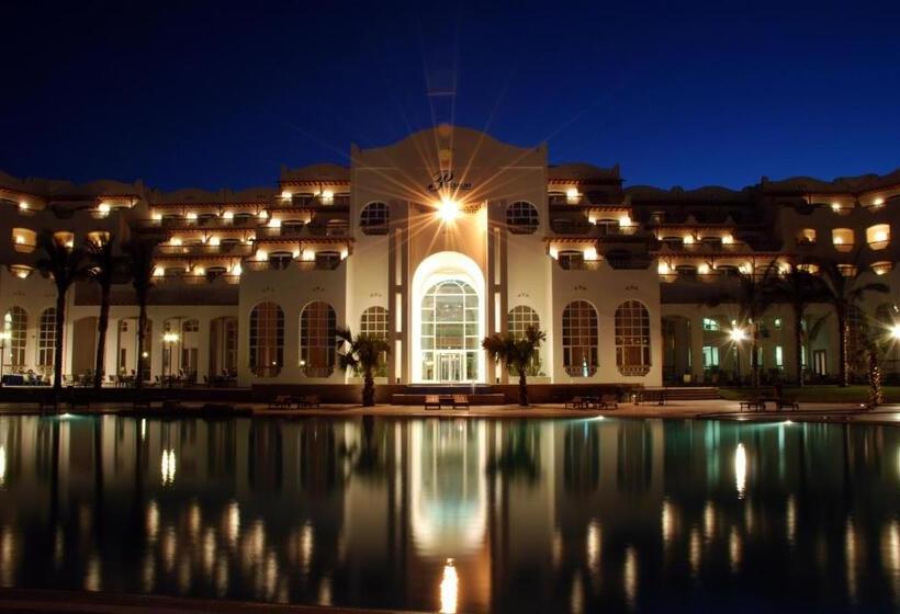 هتل Royal Lagoons Resort & Aqua Park Families And Couples Only