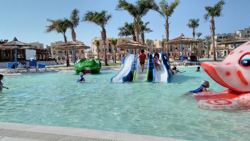 هتل Royal Lagoons Resort & Aqua Park Families And Couples Only