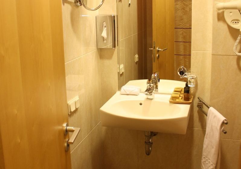 Royal Square Hotel & Suites