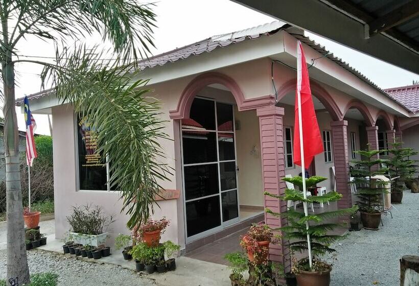 هتل Kampung Guest House   Hostel