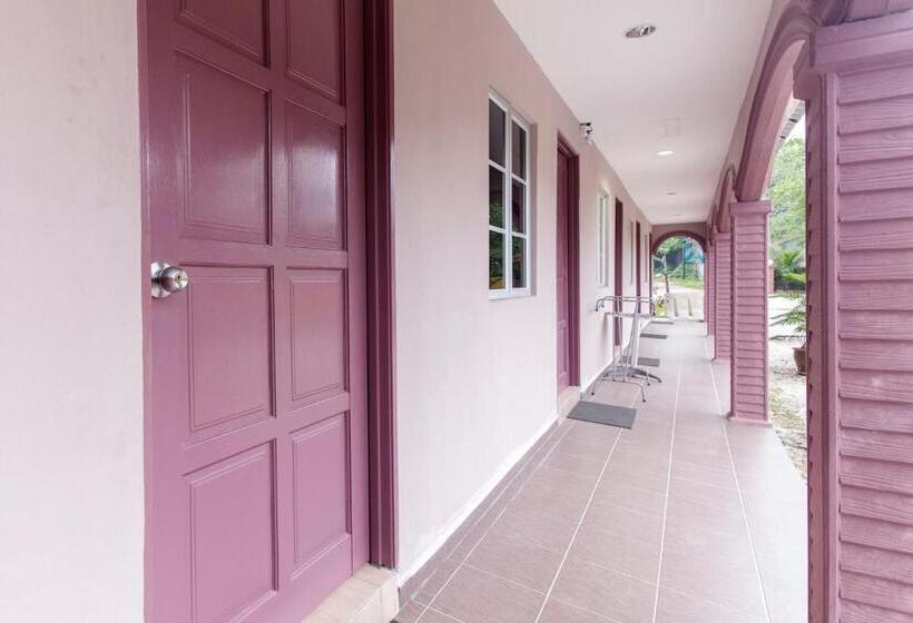 هتل Kampung Guest House   Hostel