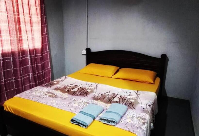 هتل Kampung Guest House   Hostel