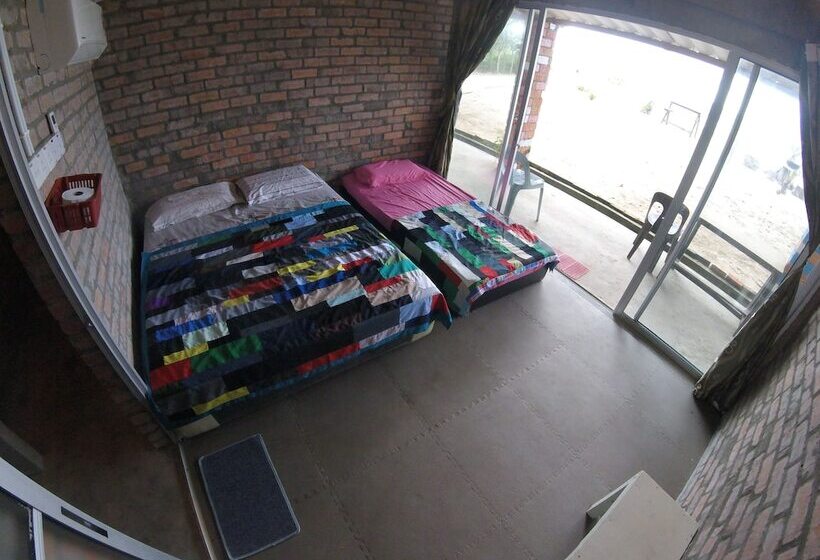 בית מלון כפרי Naga Puri Beach Retreat