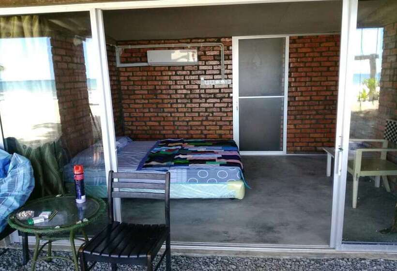 בית מלון כפרי Naga Puri Beach Retreat