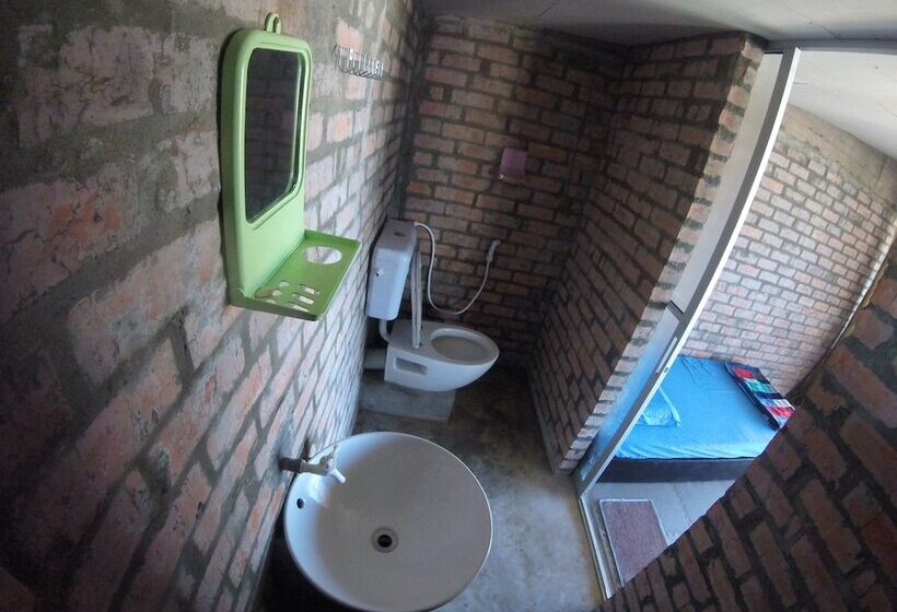 בית מלון כפרי Naga Puri Beach Retreat