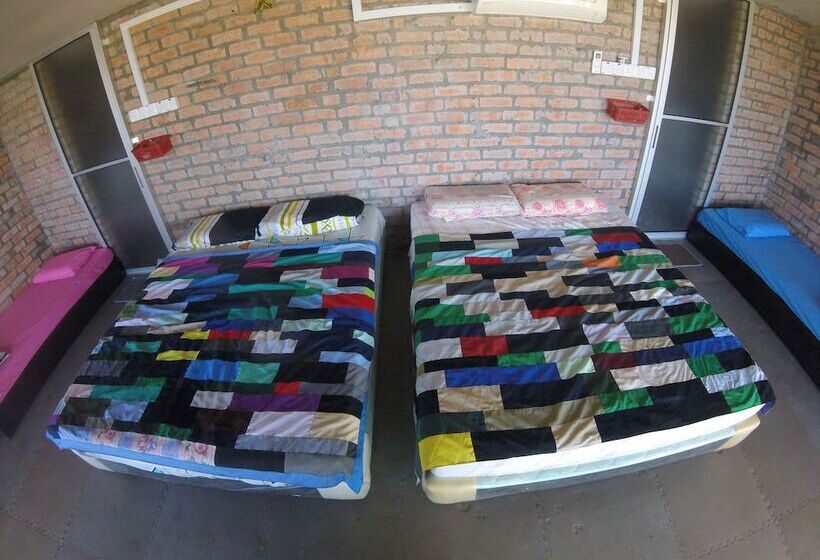 בית מלון כפרי Naga Puri Beach Retreat