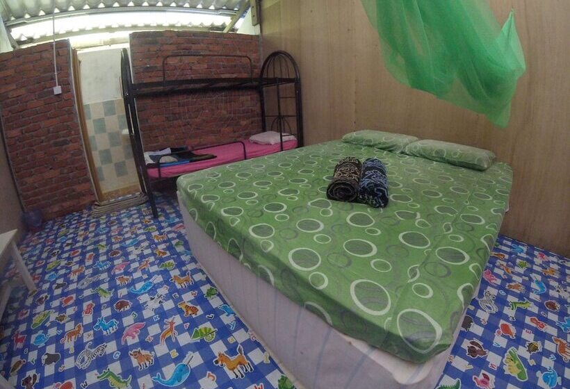 בית מלון כפרי Naga Puri Beach Retreat