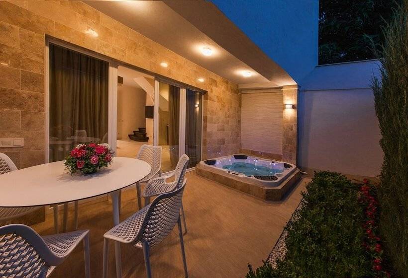 هتل Sun City Arcadia Apartments