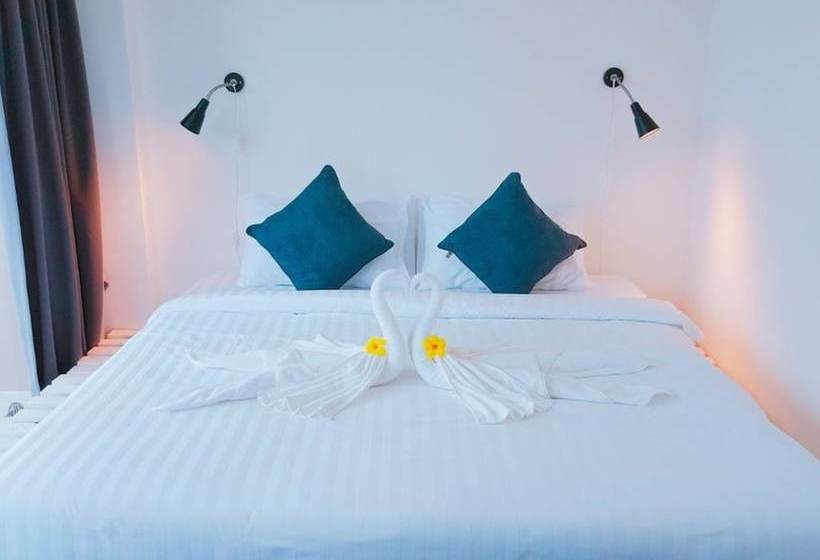 ホテル Take A Break At Naiyang Beach Hostel