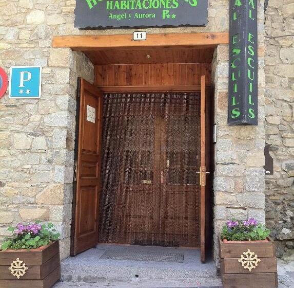 Hostal Escuils