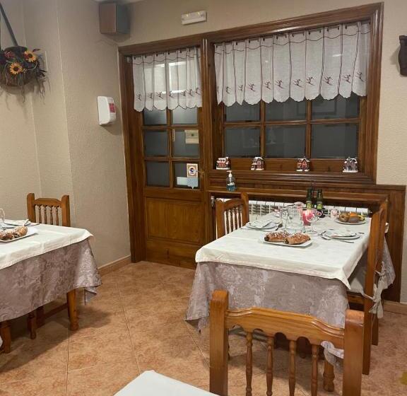 Hostal Escuils