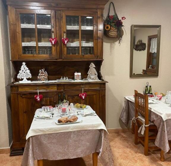 Hostal Escuils