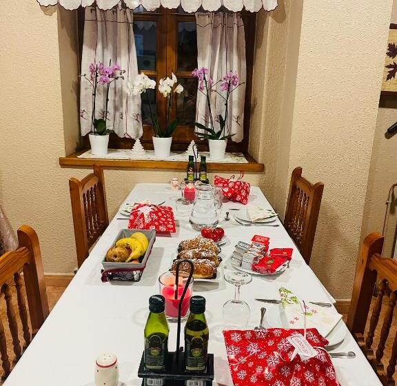 Hostal Escuils