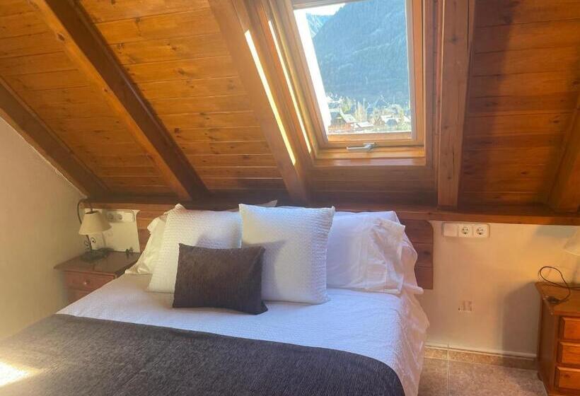 Hostal Escuils