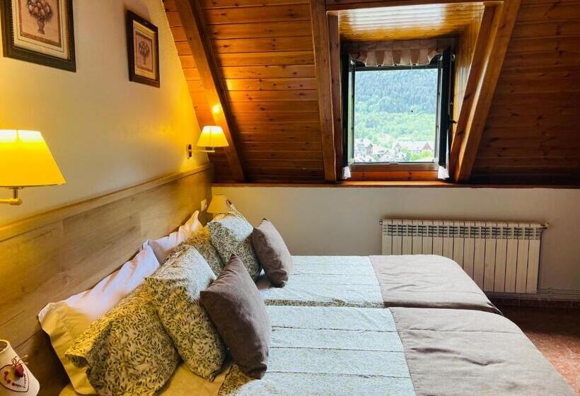 Hostal Escuils