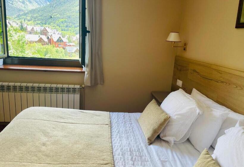 Hostal Escuils