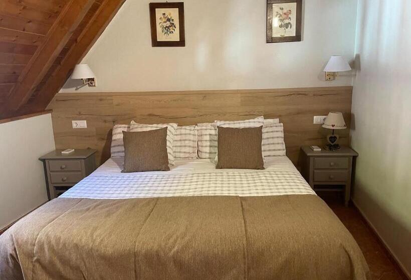 Hostal Escuils