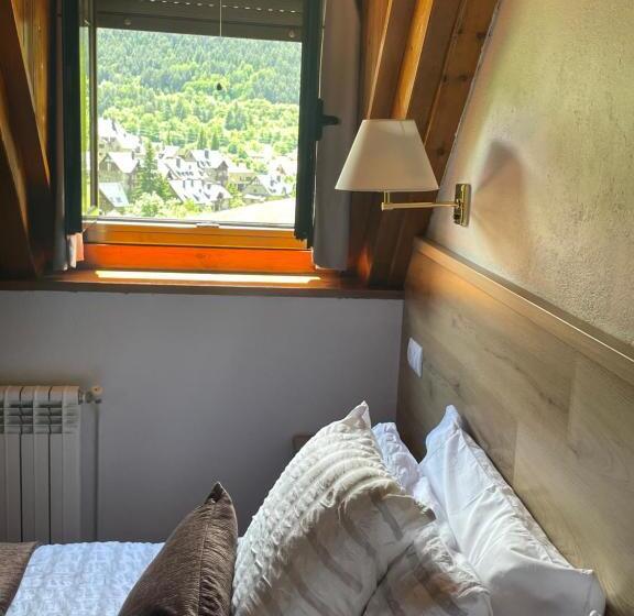 Hostal Escuils