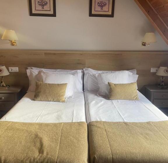 Hostal Escuils