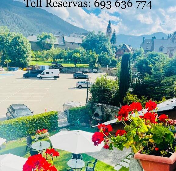 Hostal Escuils