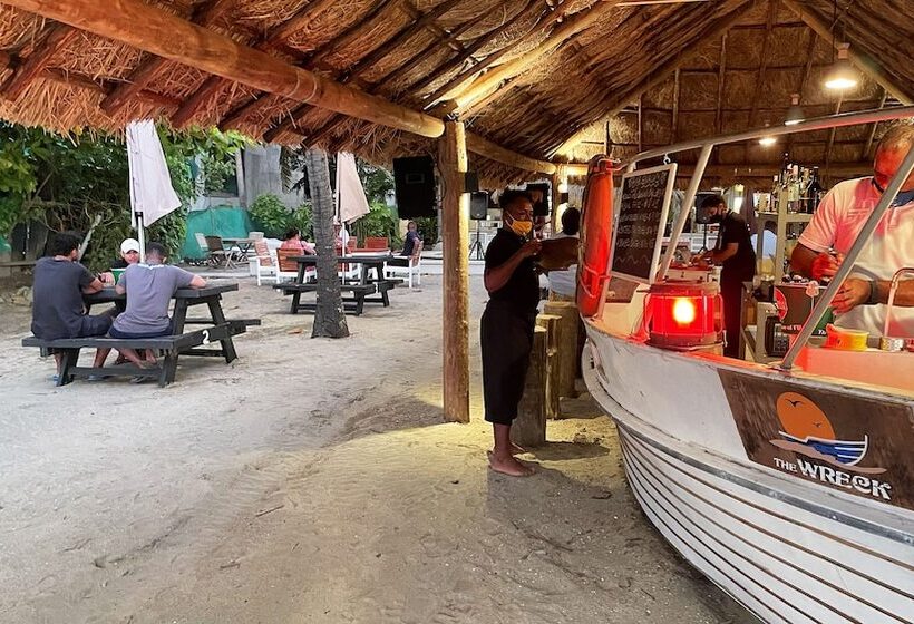 Hotel Aquarius On The Beach