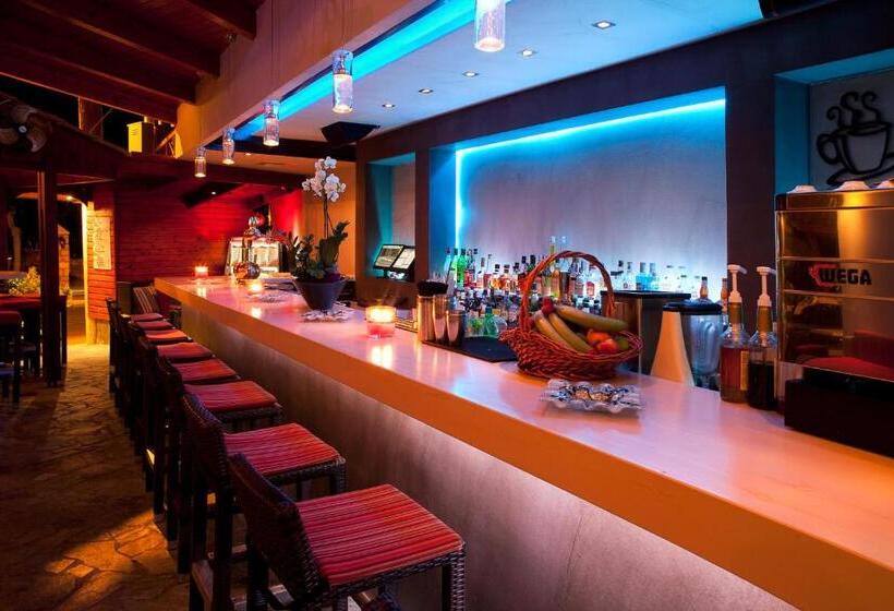 Fotos del hotel Axos:  23