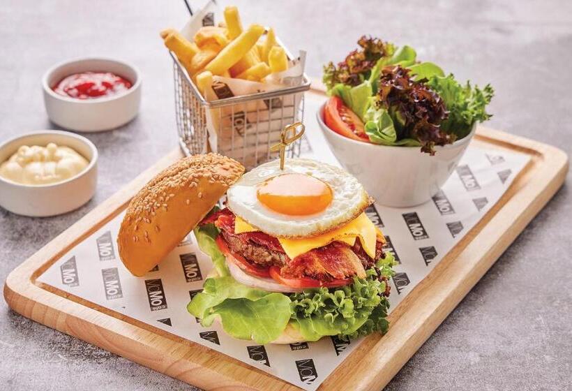 هتل Courtyard By Marriott Bangkok