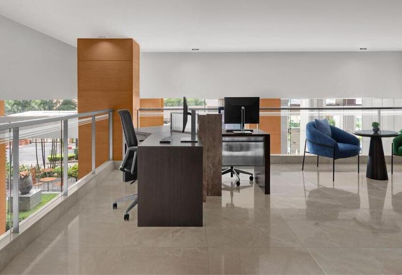 هتل Courtyard By Marriott Bangkok