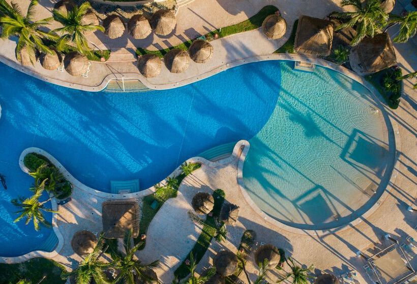 هتل Iberostar Waves Tucán