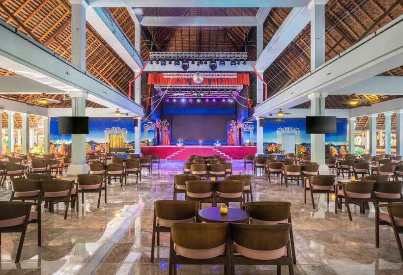 هتل Iberostar Waves Tucán